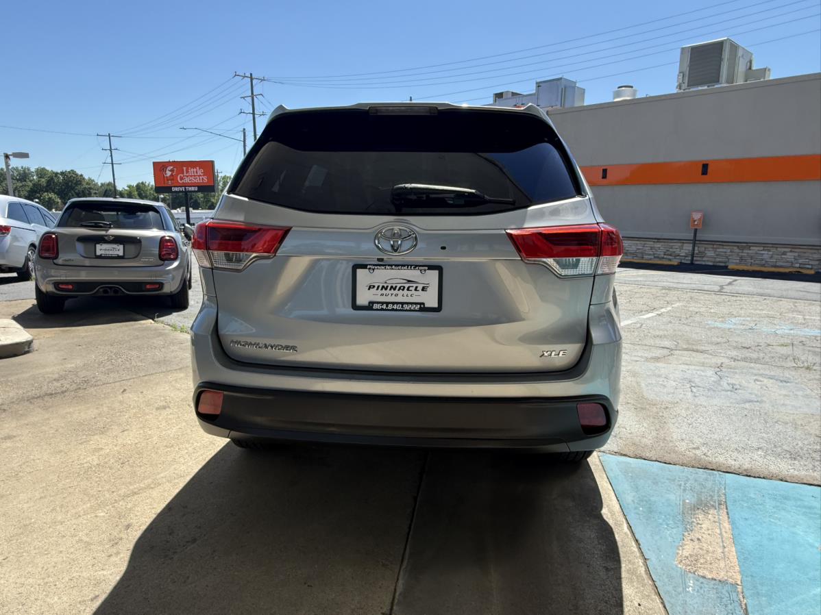 2019 Toyota Highlander XLE - Photo 7