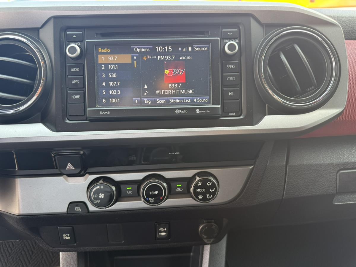 2017 Toyota Tacoma SR5 - Photo 16