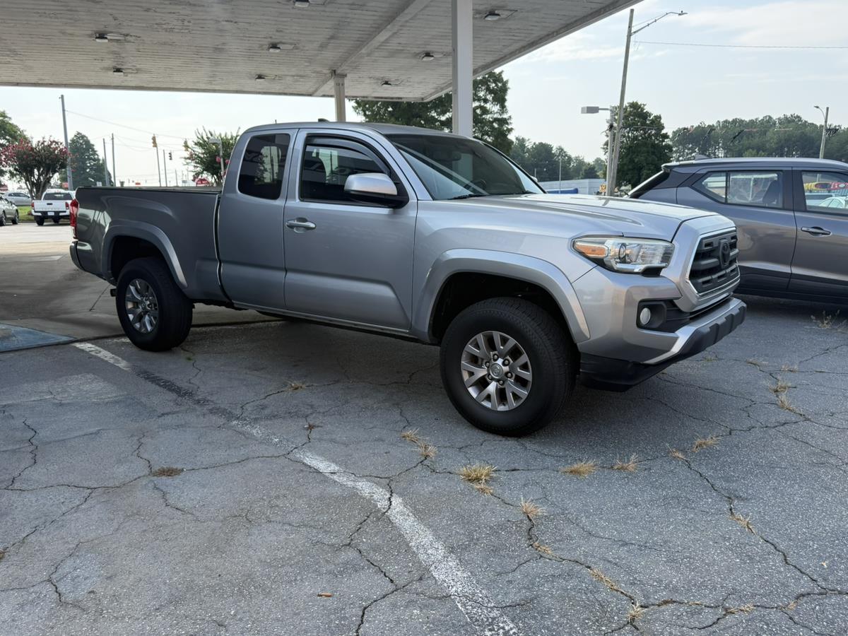 2017 Toyota Tacoma SR5 - Photo 4
