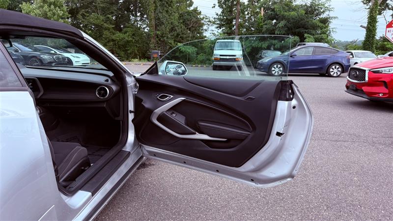 2017 Chevrolet Camaro 1LT - Photo 9
