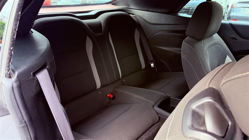 2017 Chevrolet Camaro 1LT - Photo 11