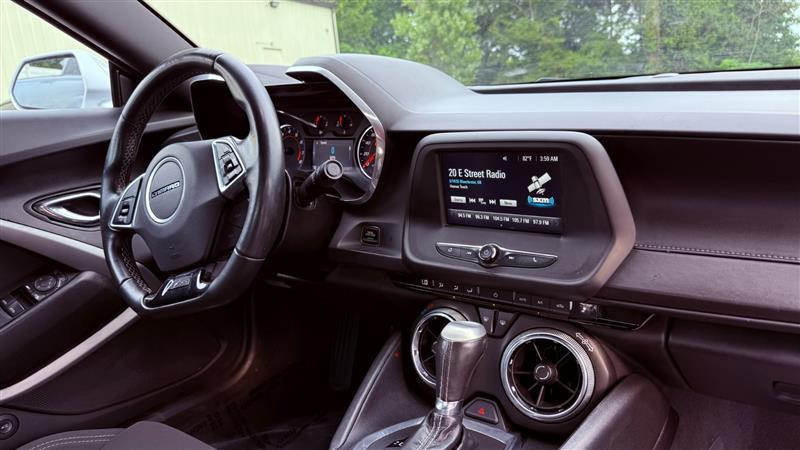 2017 Chevrolet Camaro 1LT - Photo 12
