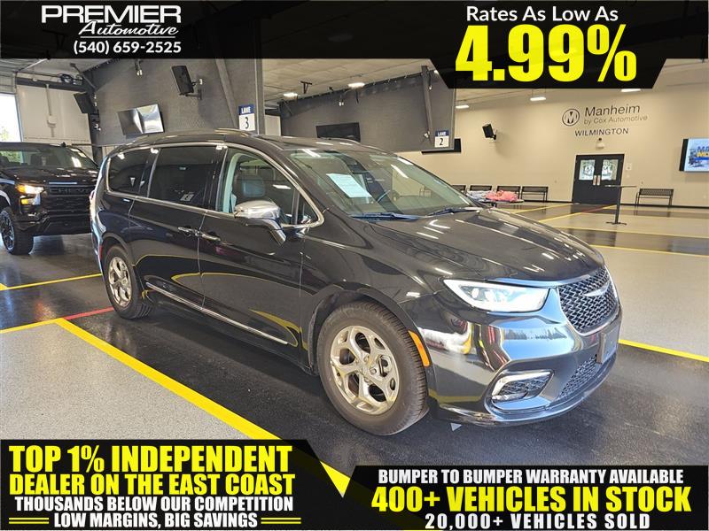 2022 Chrysler Pacifica Limited's photo
