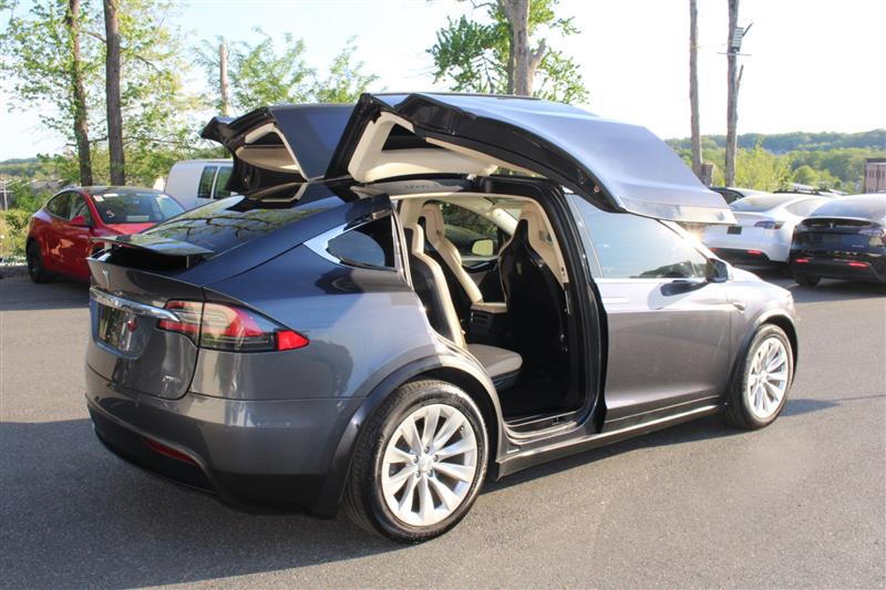 2016 Tesla Model X 75D - Photo 9