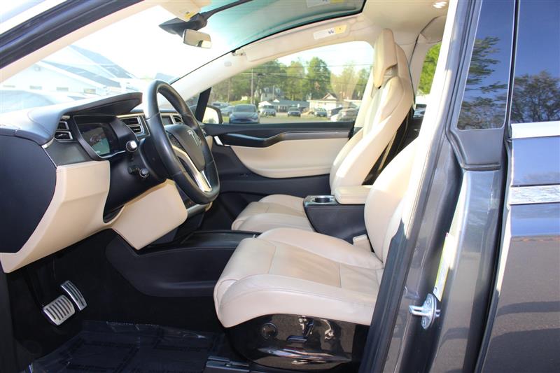 2016 Tesla Model X 75D - Photo 11