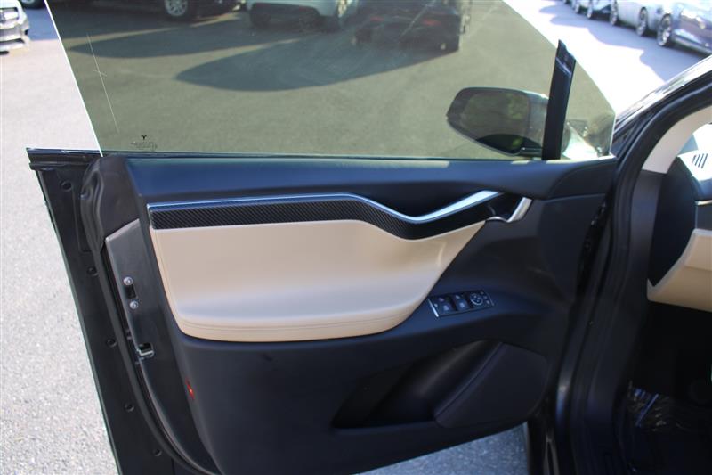 2016 Tesla Model X 75D - Photo 12
