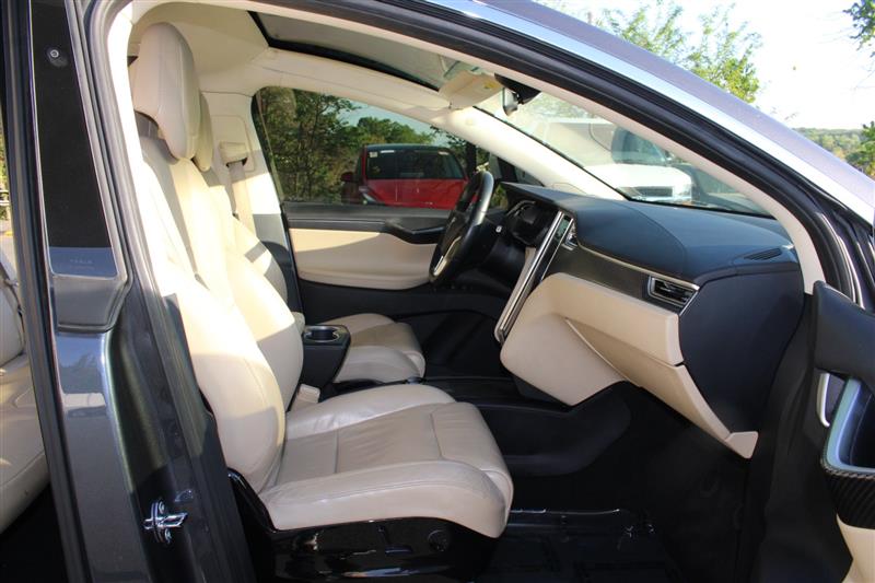 2016 Tesla Model X 75D - Photo 13