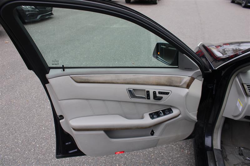 2010 Mercedes-Benz E-Class - Photo 12