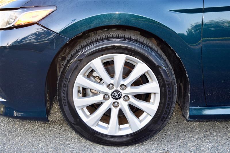 2020 Toyota Camry LE - Photo 10