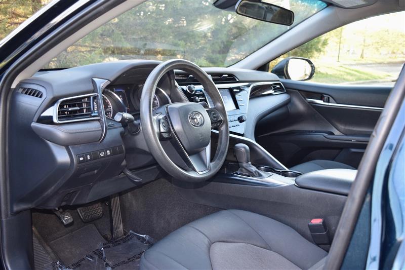 2020 Toyota Camry LE - Photo 11