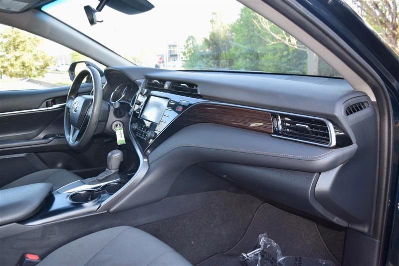 2020 Toyota Camry LE - Photo 13