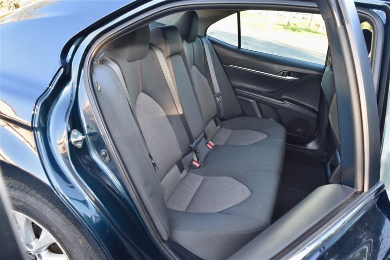 2020 Toyota Camry LE - Photo 16