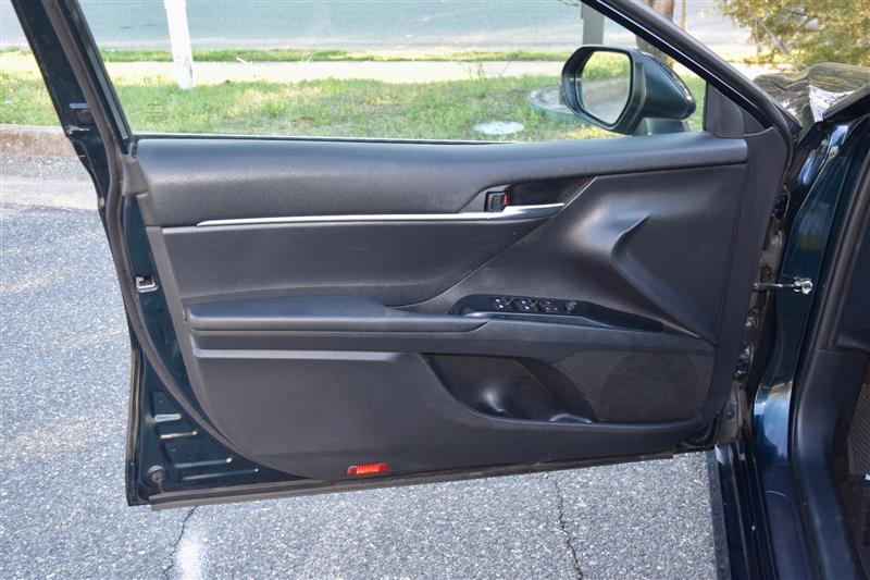 2020 Toyota Camry LE - Photo 26