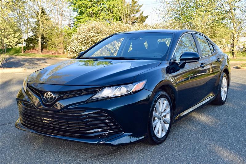 2020 Toyota Camry LE - Photo 3