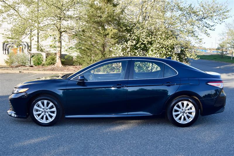 2020 Toyota Camry LE - Photo 4