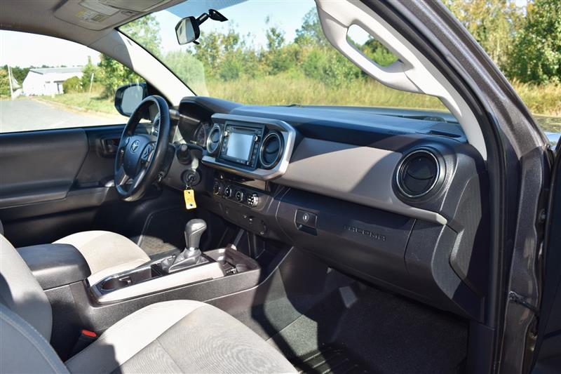 2016 Toyota Tacoma SR5 - Photo 11