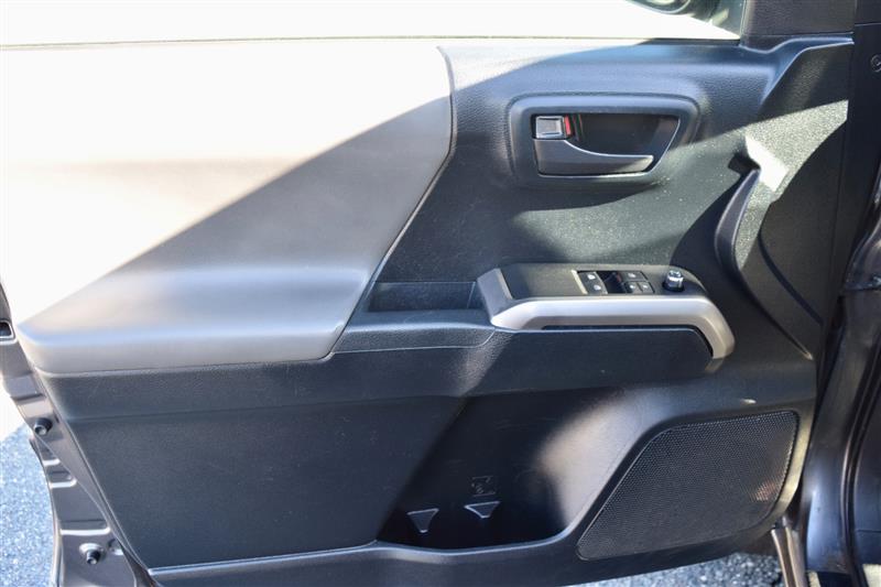 2016 Toyota Tacoma SR5 - Photo 24