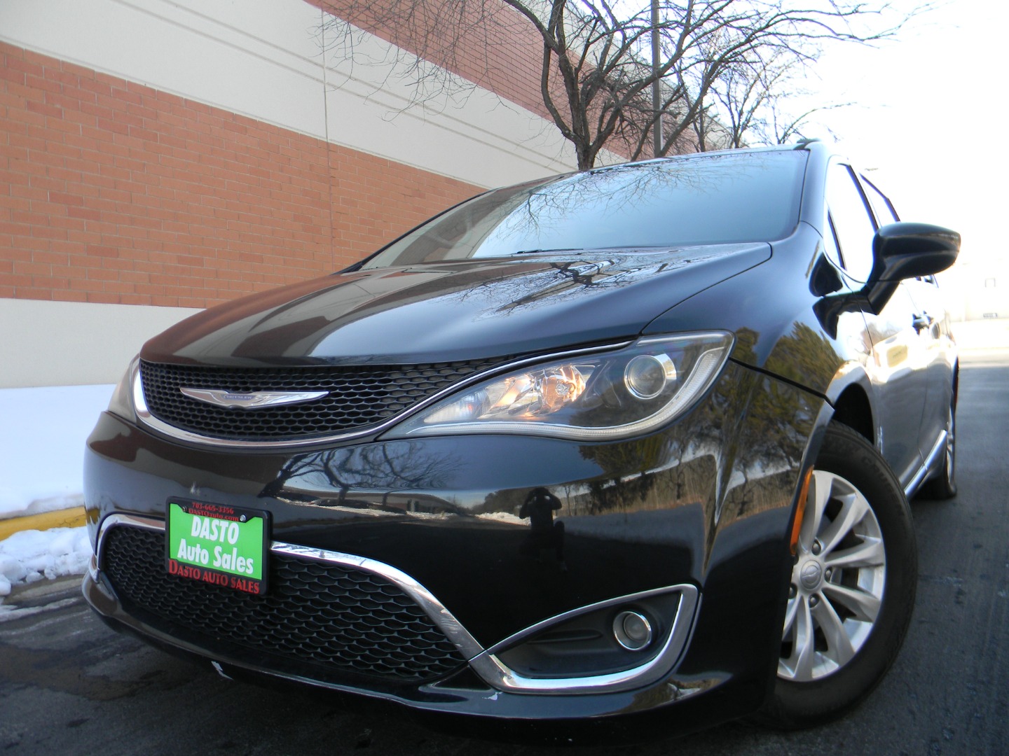 2017 Chrysler Pacifica Touring-L's photo