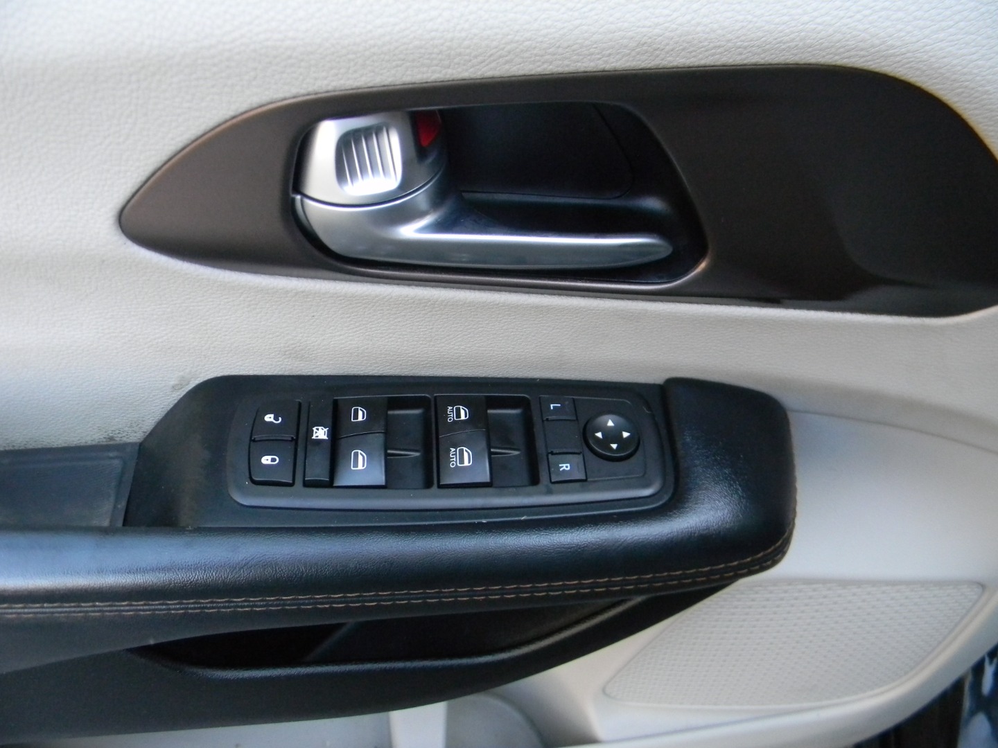 2017 Chrysler Pacifica Touring-L - Photo 28