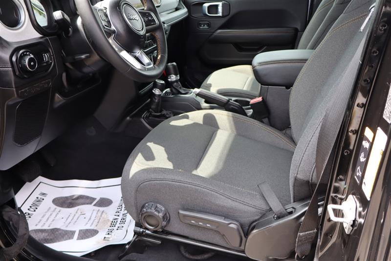 2025 Jeep Wrangler 4-Door Sahara - Photo 12