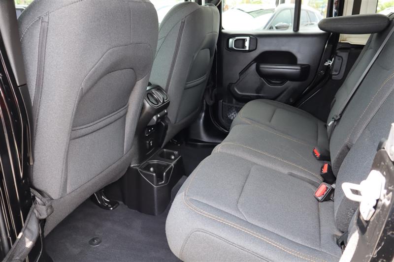2025 Jeep Wrangler 4-Door Sahara - Photo 13
