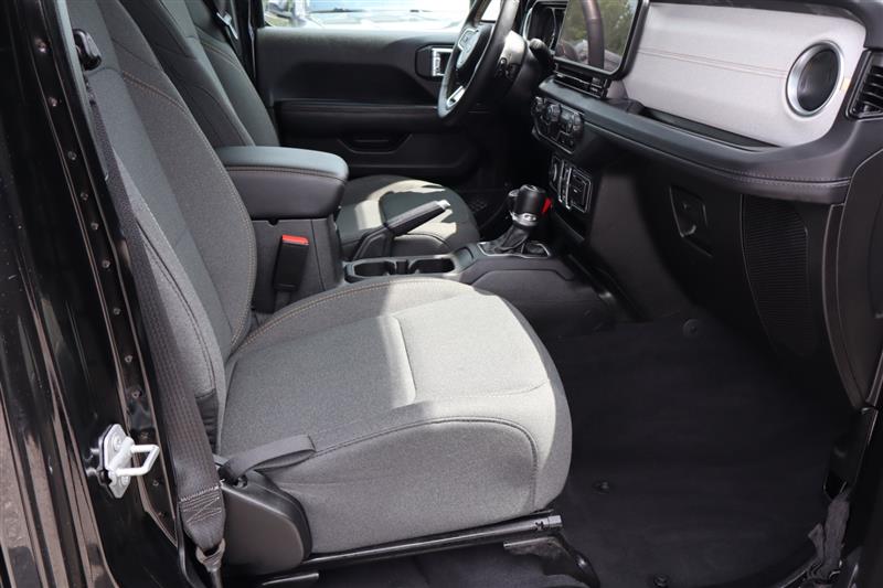 2025 Jeep Wrangler 4-Door Sahara - Photo 14