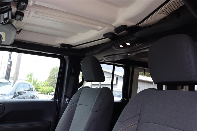 2025 Jeep Wrangler 4-Door Sahara - Photo 24