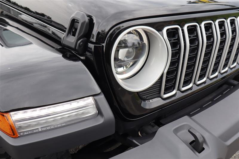 2025 Jeep Wrangler 4-Door Sahara - Photo 26