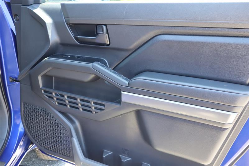 2025 Toyota Tacoma SR5 - Photo 10