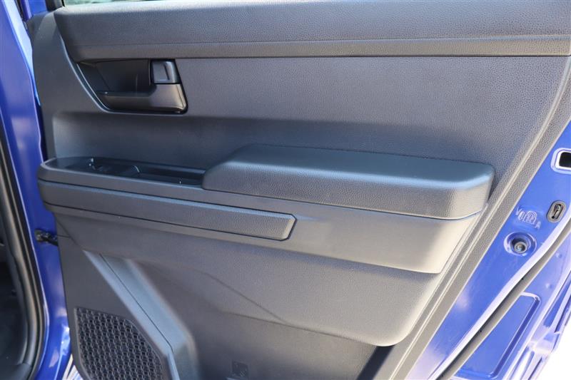 2025 Toyota Tacoma SR5 - Photo 11