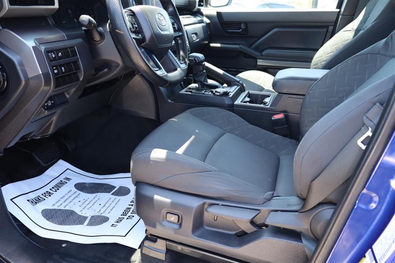 2025 Toyota Tacoma SR5 - Photo 12