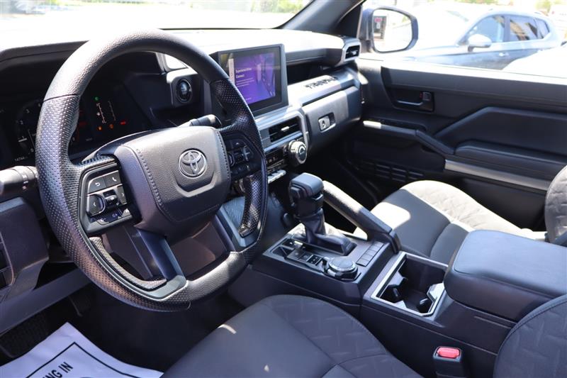 2025 Toyota Tacoma SR5 - Photo 16