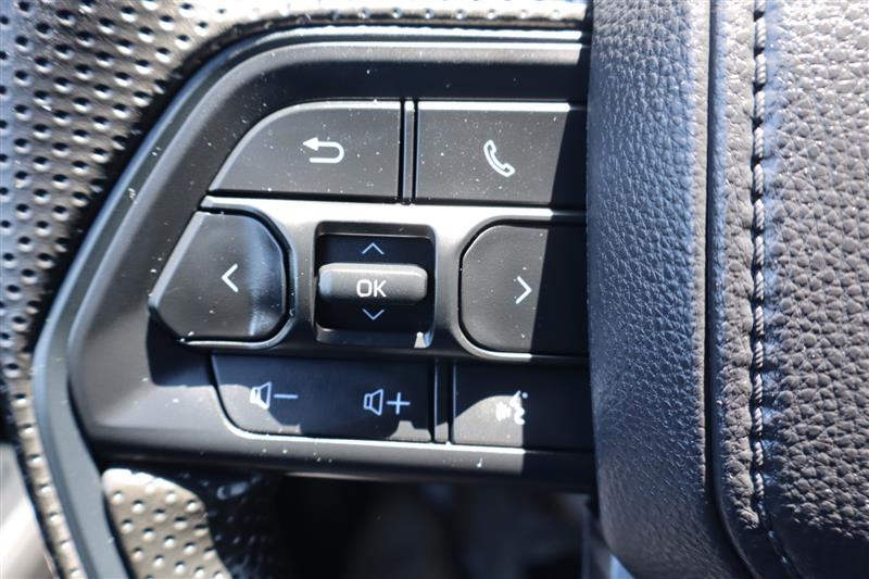 2025 Toyota Tacoma SR5 - Photo 17