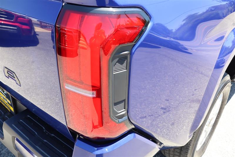 2025 Toyota Tacoma SR5 - Photo 25