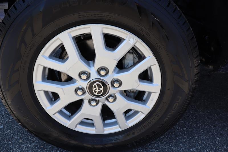 2025 Toyota Tacoma SR5 - Photo 27