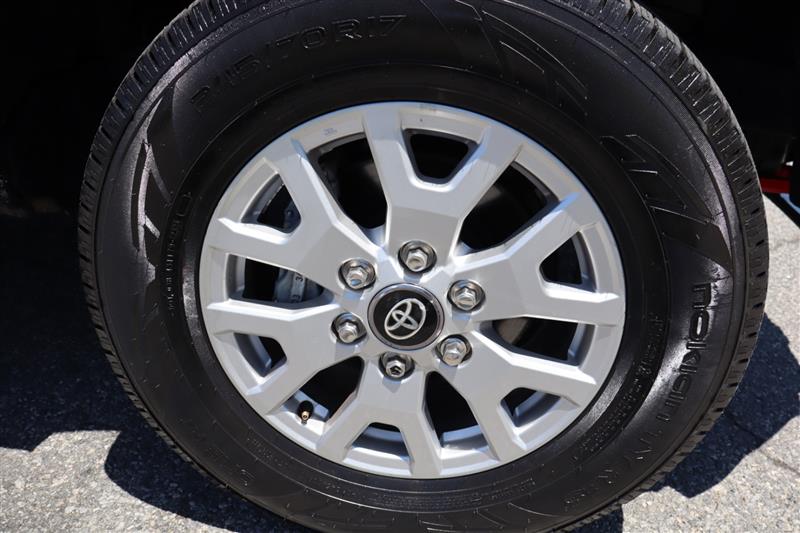 2025 Toyota Tacoma SR5 - Photo 28