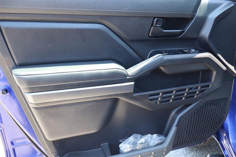 2025 Toyota Tacoma SR5 - Photo 8