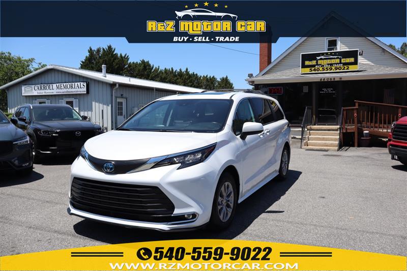2024 TOYOTA SIENNA XLE
