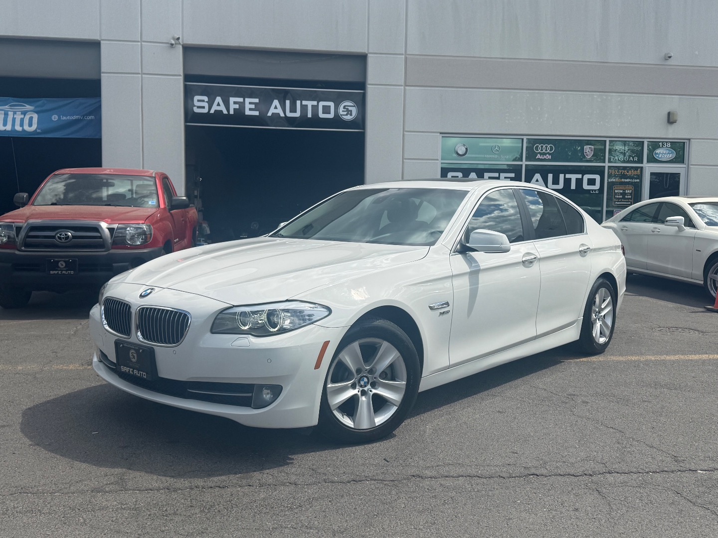 2012 BMW 5 Series 528i xDrive Sedan's photo