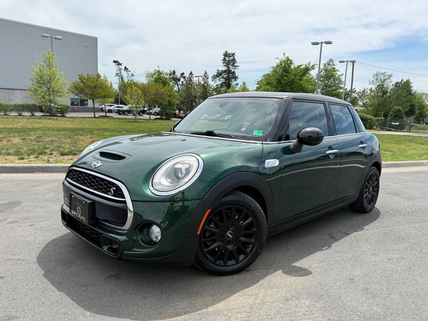 2016 MINI Cooper S 4 Door's photo