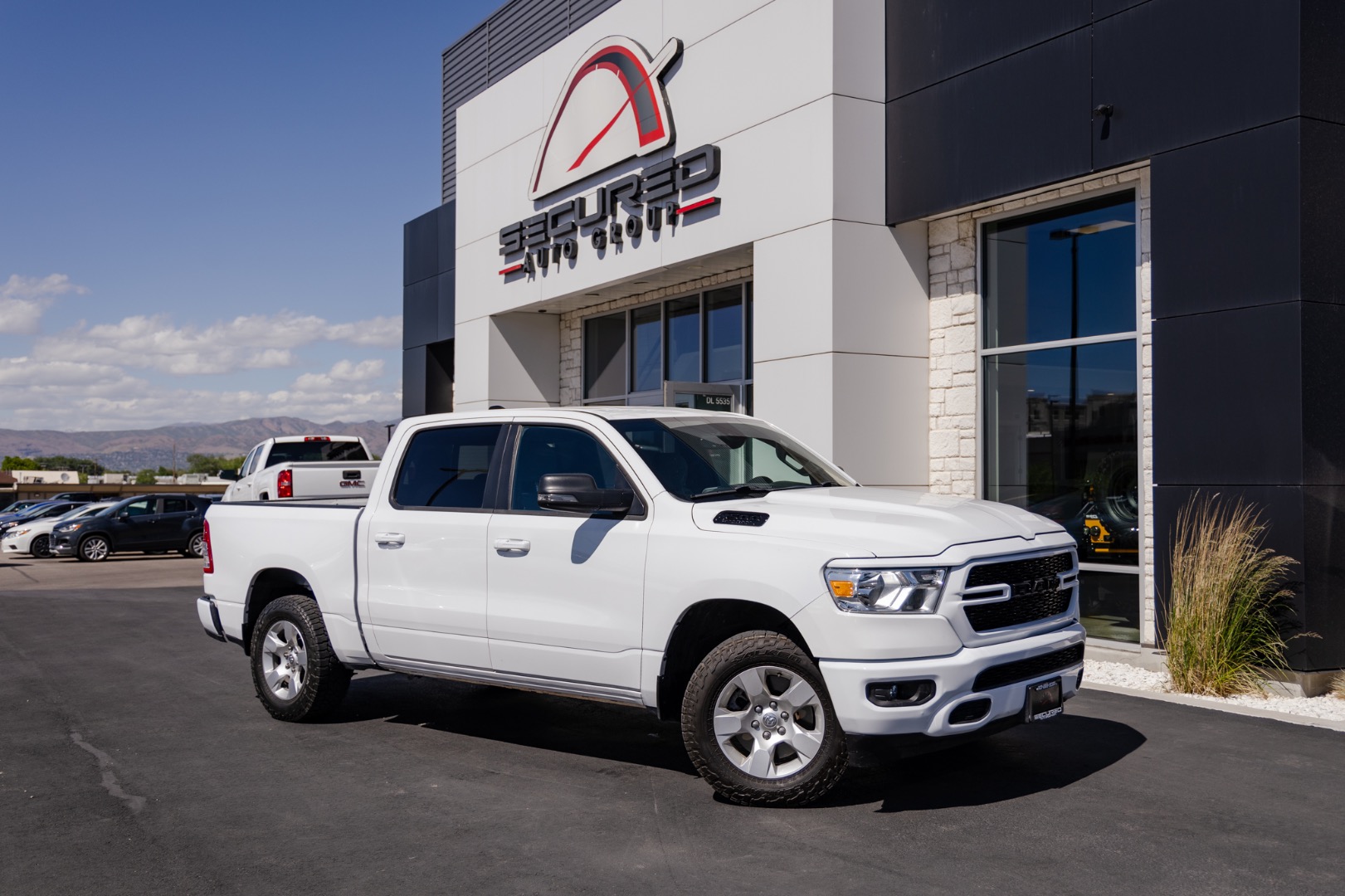 2023 RAM 1500 Big Horn/Lone Star 4x4 Crew Cab 5'7's photo