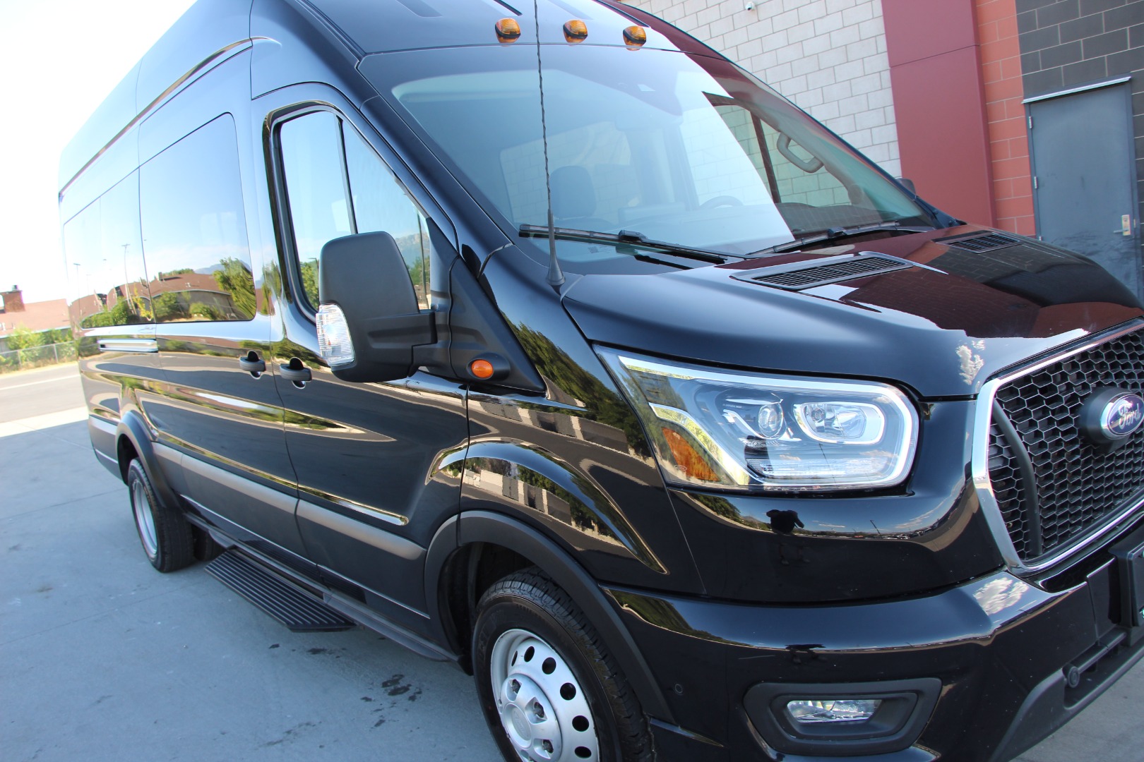 2023 Ford Transit Passenger Van XLT - Photo 30