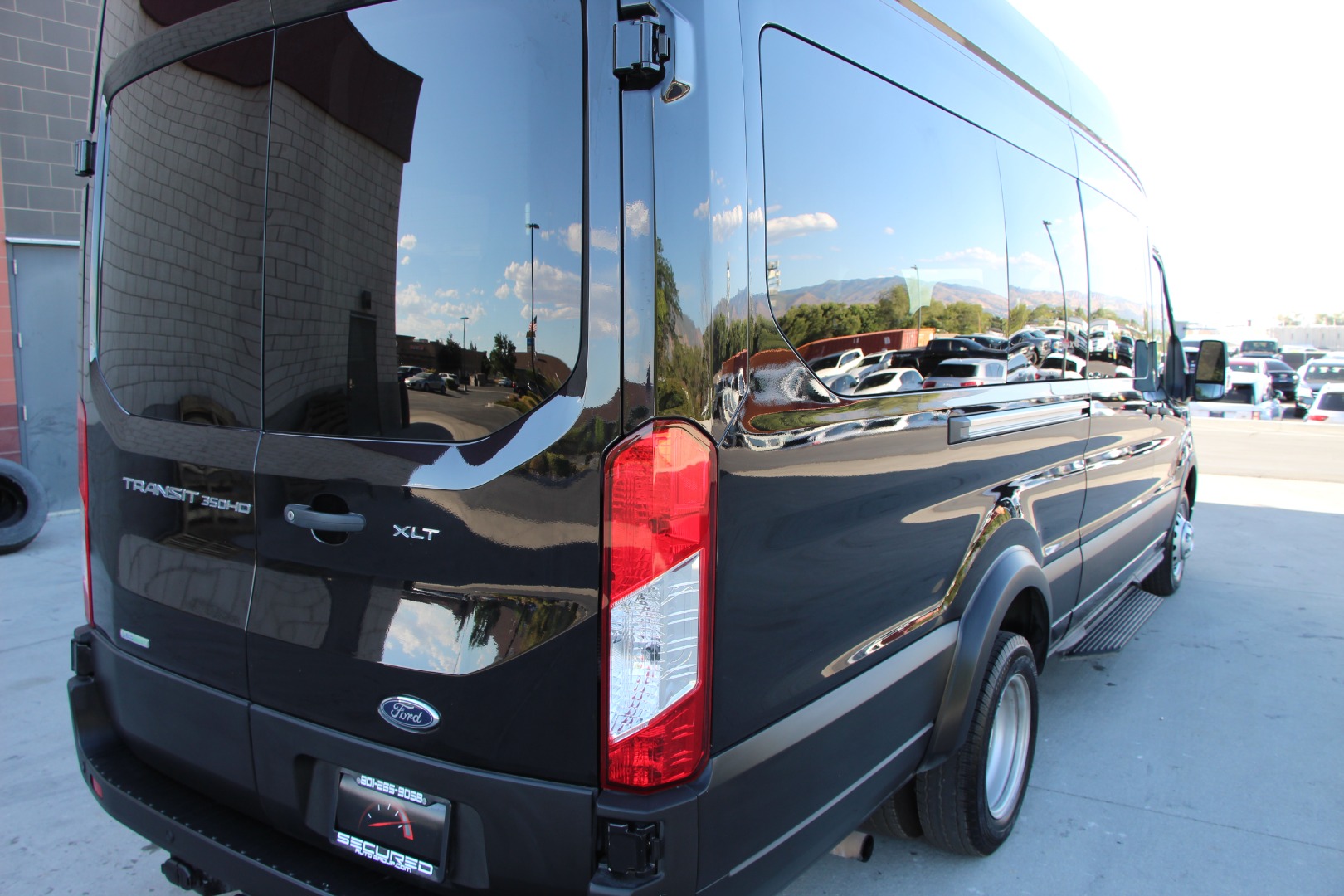 2023 Ford Transit Passenger Van XLT - Photo 33