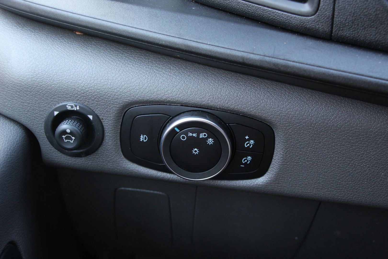 2023 Ford Transit Passenger Van XLT - Photo 39