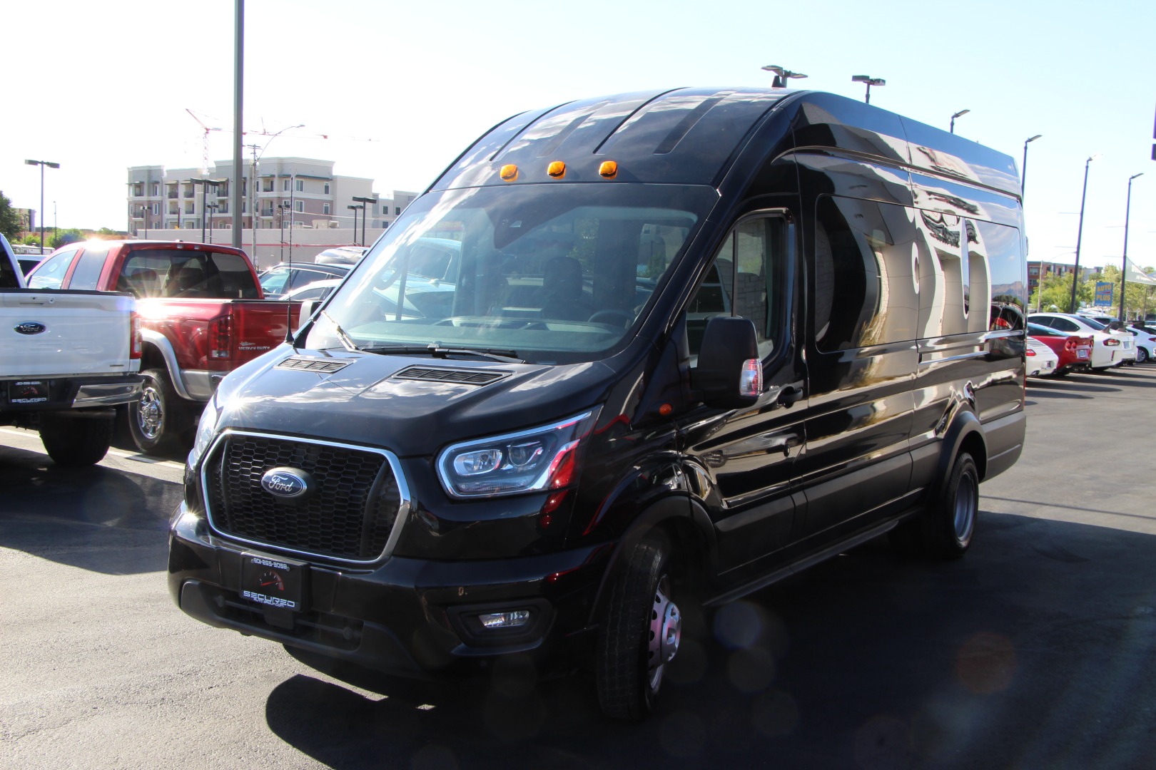 2023 Ford Transit Passenger Van XLT - Photo 3