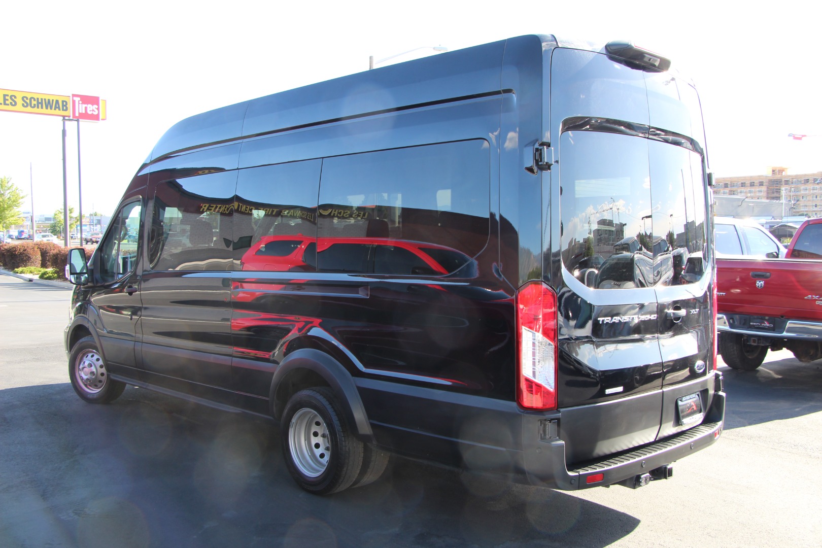 2023 Ford Transit Passenger Van XLT - Photo 4