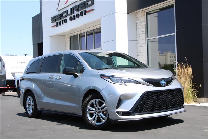 2021 TOYOTA SIENNA XSE
