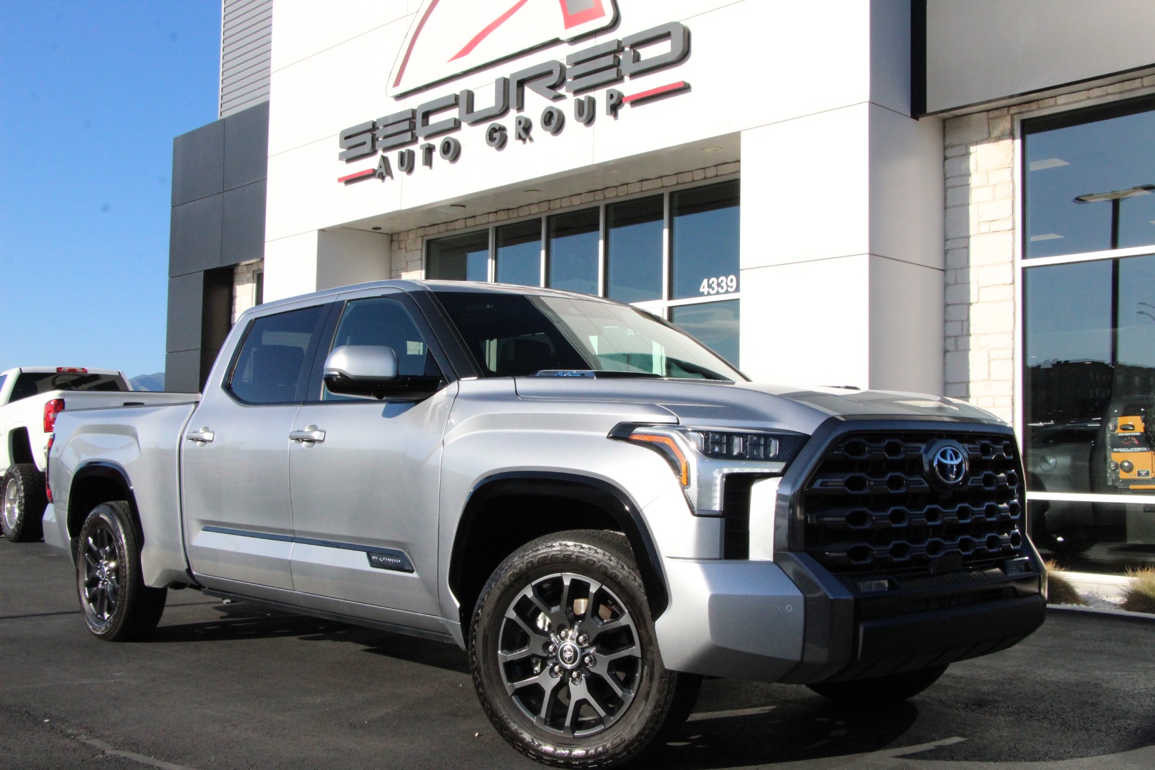 2023 Toyota Tundra Platinum Hybrid 4WD CrewMax 6.5' Bed's photo