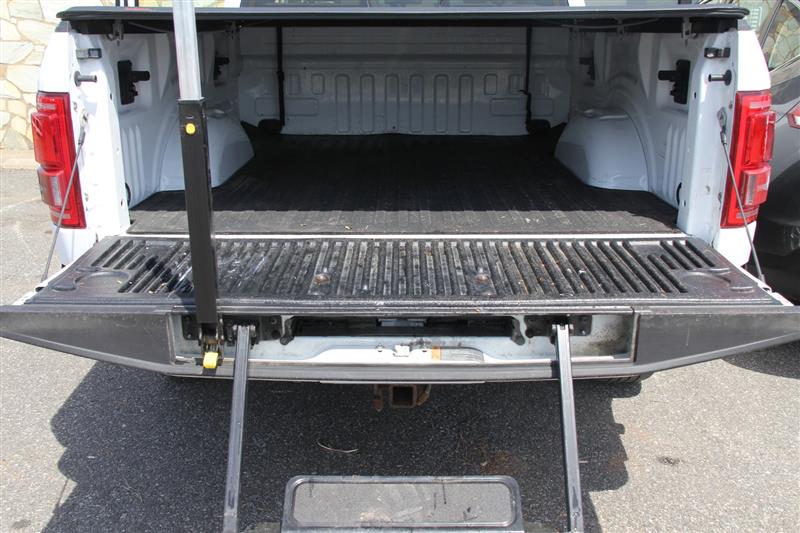 2015 Ford F-150 Lariat - Photo 12