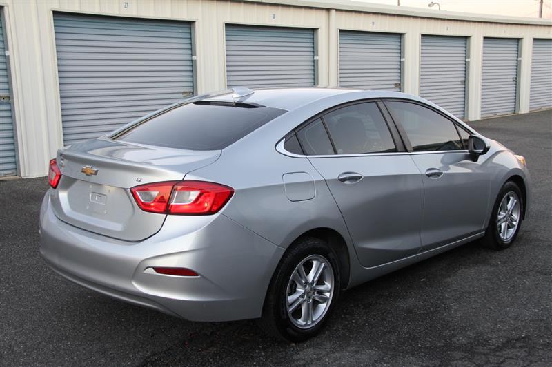 2018 Chevrolet Cruze LT - Photo 5